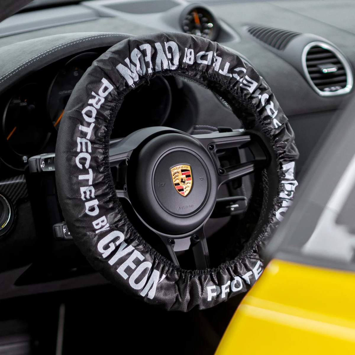 Gyeon Q2M Steering WheelCover - pokrowiec ochronny na koło kierownicy